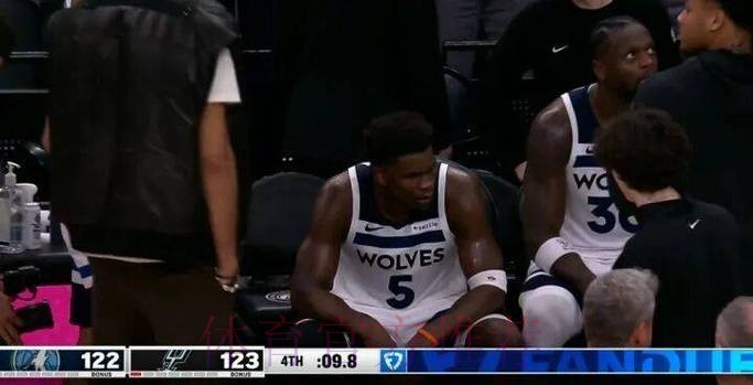 55分!华子生涯新高!可惜,输给了59分的最强光头! 55分!华子生涯新高!可惜,输给了59分的最强光头!